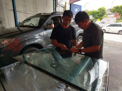 ซ่อมกระจกรถยนต์ พัฒนาการ - ติดตั้งกระจกรถยนต์ พัฒนาการ-สินไทย กระจกรถยนต์ (1997)